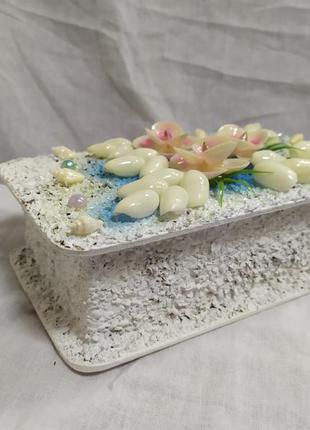 Шкатулка украшенная ракушками. ручная работа. 175х110х60мм