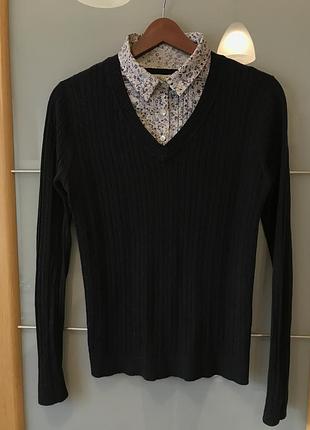 Темно-синий джемпер с воротником