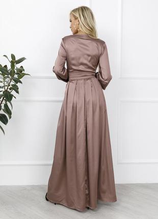 Світло-коричнева атласна сукня з кроєм на запах2 фото