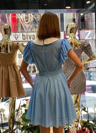 Женское летнее легкое голубое платье в горох с белым воротником6 фото