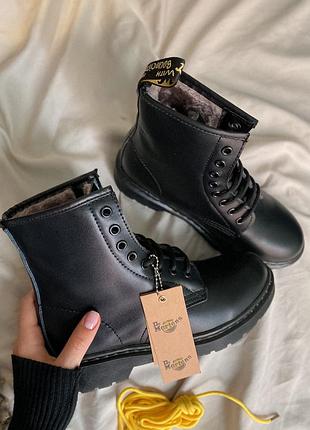 Женские ботинки на меху dr martens