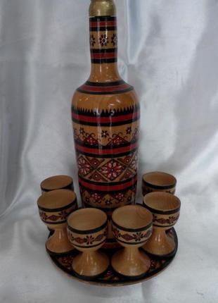 Украинский сувенир: бутылка с 6-тю стаканами на подносе.1 фото