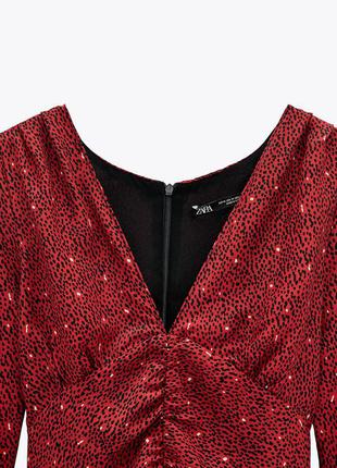 Платье красное в принт с v образным вырезом спереди со сборкой zara4 фото