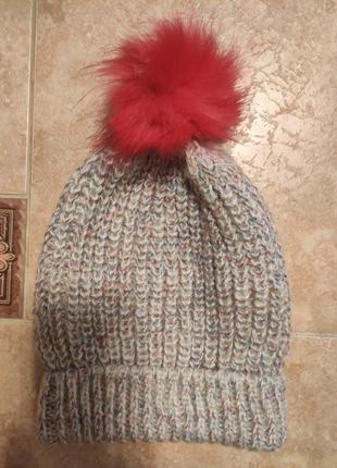 Шапочка с люрексовой нитью и ярким бубоном на 10-13 лет