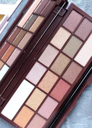 Палетка теней от makeup revolution