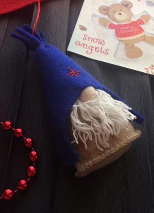Новорічний декор гном на ялинку з фетру, новорічна іграшка на ялинку ручної роботи3 фото