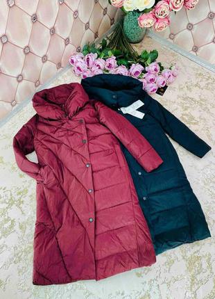 Длинное стеганое пальто цвета марсала