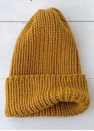 Вязаная женская зимняя теплая зимова шапка бини с отворотом