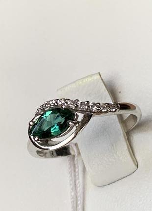 Серебряное кольцо , перстень с зеленым кварцем и цирконием .