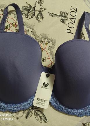 Бюстгальтер з мереживними вставками.