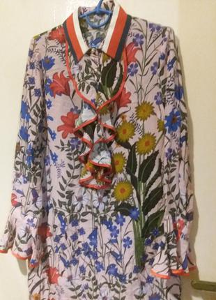 Ошатне шовкове плаття з яскравим квітковим принтом1 фото