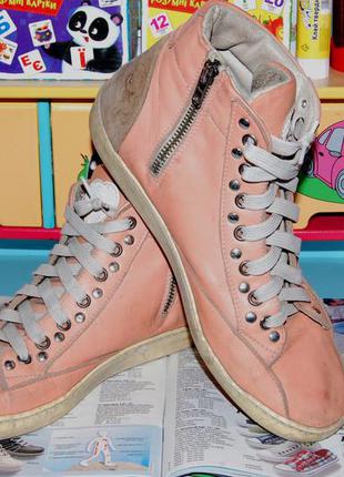 Высокие кеды. натуральная кожа. 39 размер. стелька 26 см