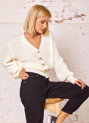 Молочний в'їхав язаний светр на ґудзиках2 фото