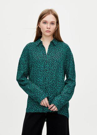 Рубашка зелёная в анималистичный леопардовый принт на пуговицах pull & bear
