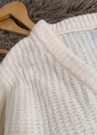 Белo-молочный красивый удлиненный свитер3 фото