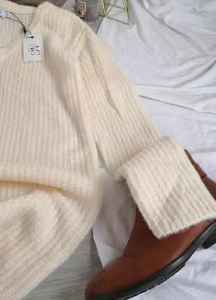 Белo-молочный красивый удлиненный свитер7 фото