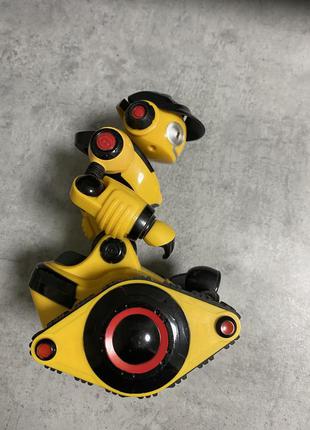 Робот на батарейках 2