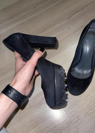 Туфли замшевые чёрные на каблуке5 фото