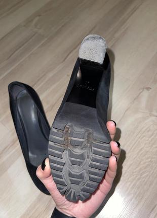 Туфли замшевые чёрные на каблуке6 фото