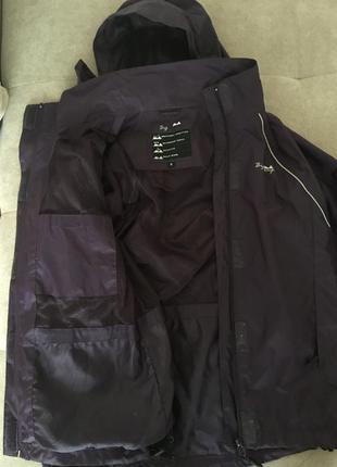 Спортивна жіноча вітрівка