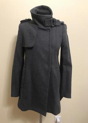 Шикарное шерстяное фирменное пальто