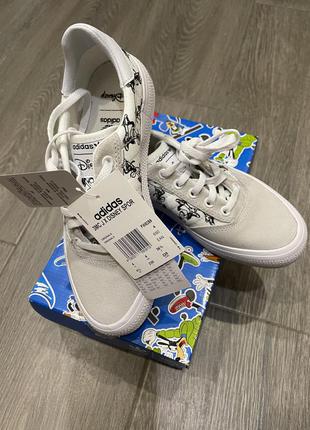 Adidas. кроссовки . адидас