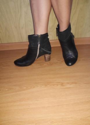 Дуже м'яка які чобітки з натуральної шкіри