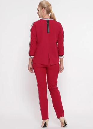 Костюм с брюками и асимметричной блузкой, бордового цвета, большого размера от 48 до 565 фото