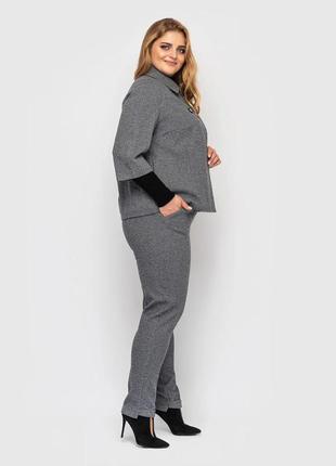 Стильный женский костюм с брюками и свободным жакетом, цвет тёмно-серый, большого размера от 50 до 583 фото