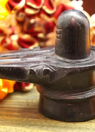 Шивалингам мраморный черного цвета (12х20.5х19 см), шивалингам из натурального камня