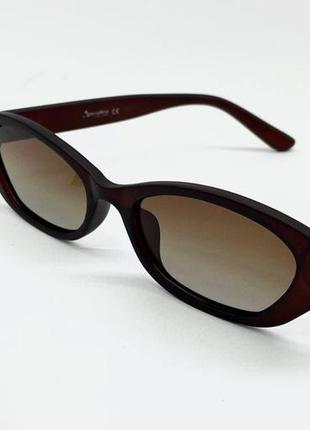 Женские солнцезащитные очки линзы с поляризацией и градиентом узкие в матовой коричневой пластиковой оправе