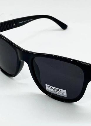 Очки солнцезащитные matrix с чёрными линзами в чёрной пластиковой оправе