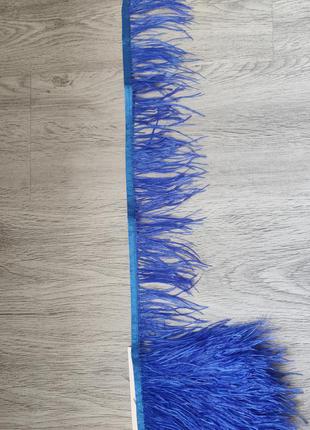 Ярко-синие перья страуса на тесьме королевский синий3 фото
