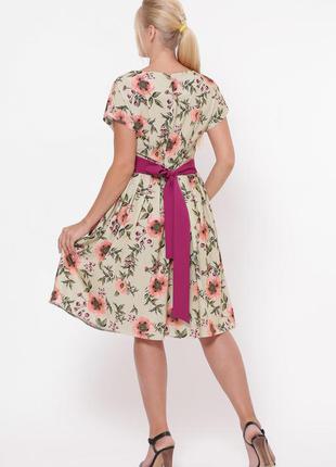 Бежевое летнее платье в цветочки легкое воздушное до колена размер 50, 52 54 566 фото
