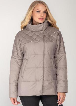 Осіння жіноча куртка декорована намистинками, колір темно-бежевий великого розміру від 46 до 54