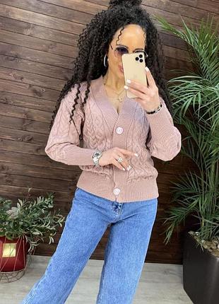 В'язана кофта на гудзиках