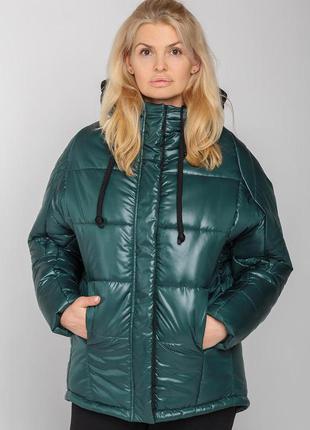 Красивая глянцевая куртка зимняя зеленого цвета, больших размеров от 46 до 52