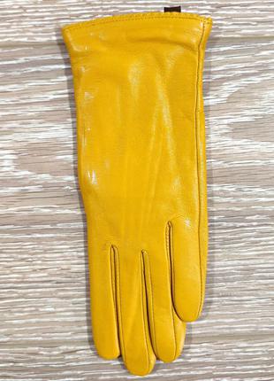 Перчатки женские желтые кожаные на шерсти1 фото