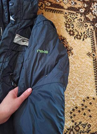 Утеплена куртка фірми nike5 фото