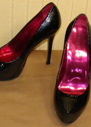 Туфлі жіночі лакові river island (розмір 38)