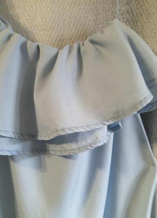 Женское сарафан джинсовое платье с рюшами, с воланами на одно плечо. 100% лиоцелл.3 фото