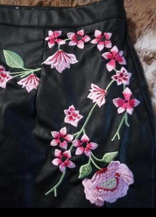 3 дня!кожаная черная мини-юбка с вышивкой цветы pu кожа4 фото