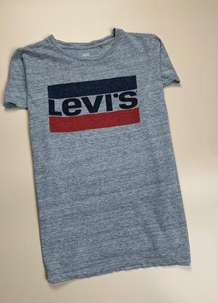 Женская красивая футболка levi’s