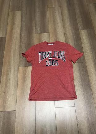 Футболка від tommy hilfiger