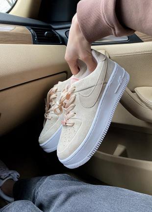 Круті жіночі кросівки nike air force1 фото