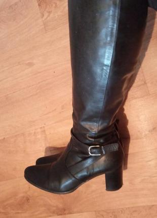 Кожаные сапоги на широком каблуке 38рр