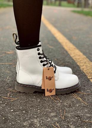 Женские зимние кожаные ботинки на меху белые dr. martens 1460🆕 др мартинс7 фото
