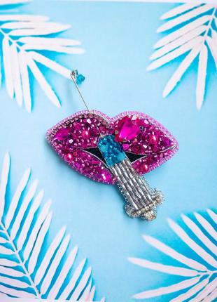 Брошка з намистин і бісеру для косметолога губи