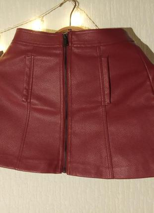 Бордовая кожаная мини юбка bershka1 фото