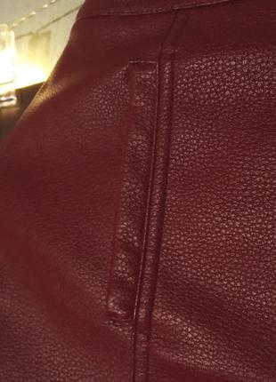 Бордовая кожаная мини юбка bershka3 фото
